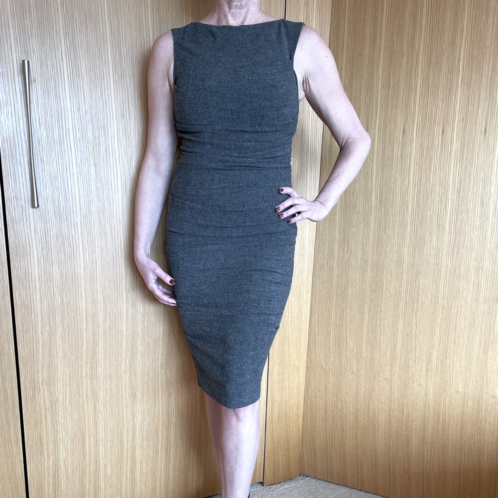 Nicole Miller Collection Gray stretch boat neck sleeveless dress Sz 0